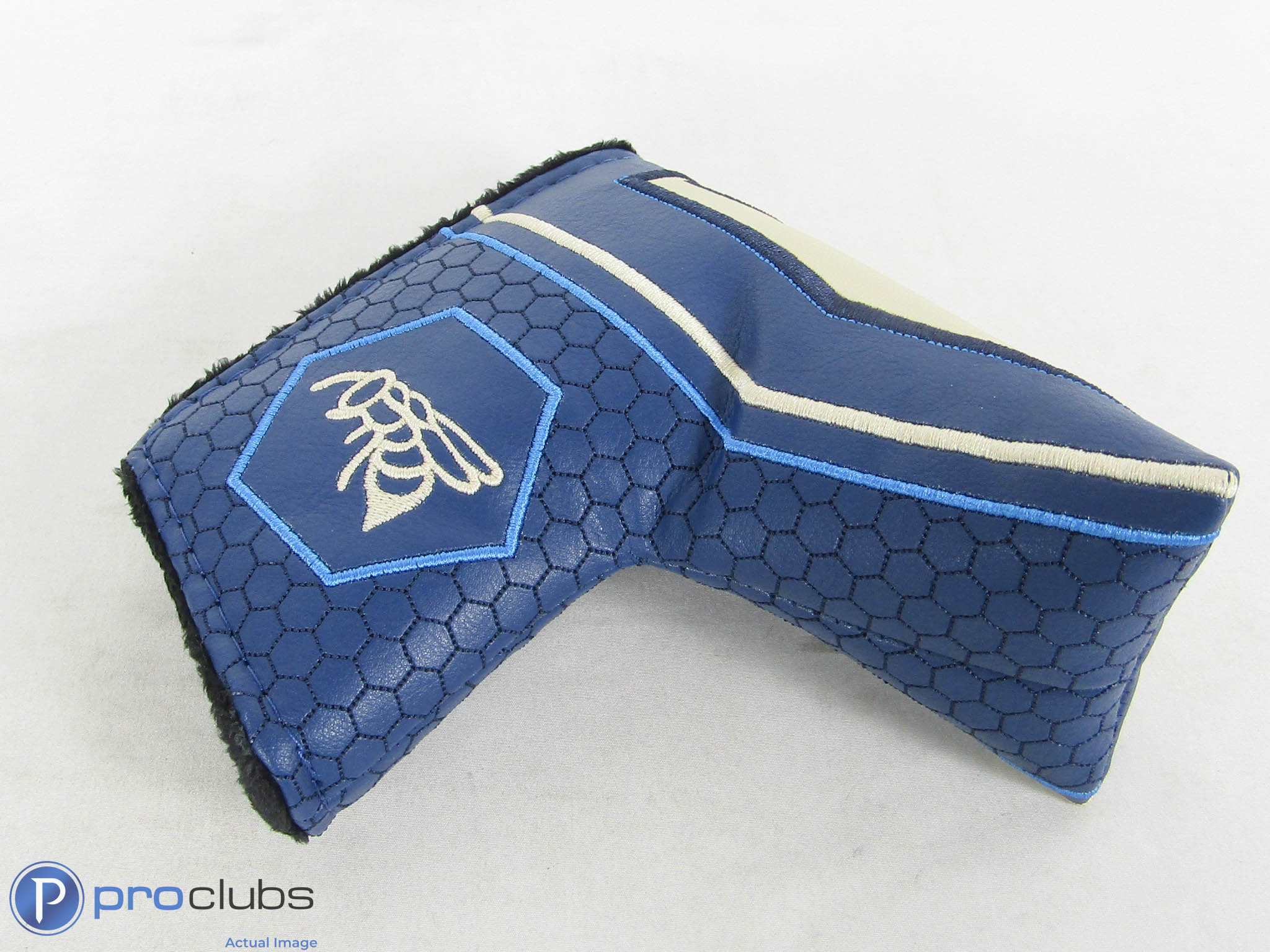 New! Bettinardi Beige/Blue Retro Blade Putter Headcover - 511291 - Image 2